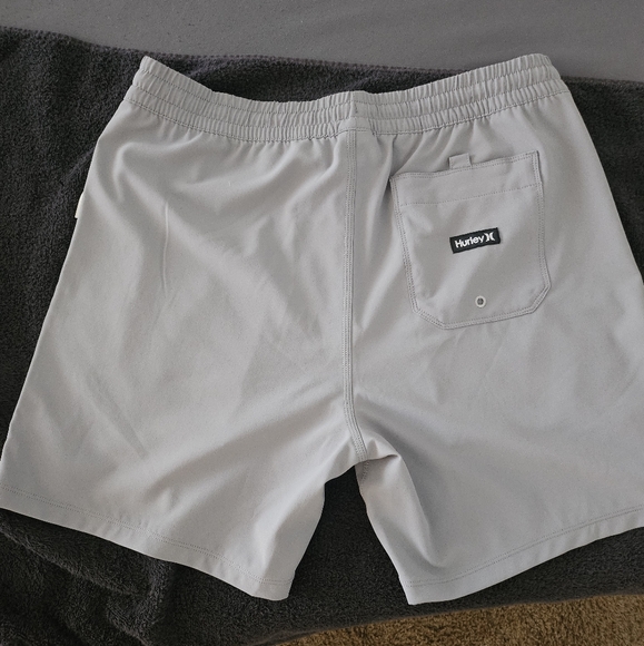 NWT Gray medium  Hurley Quick dry hybrid shorts. - Picture 4 of 5